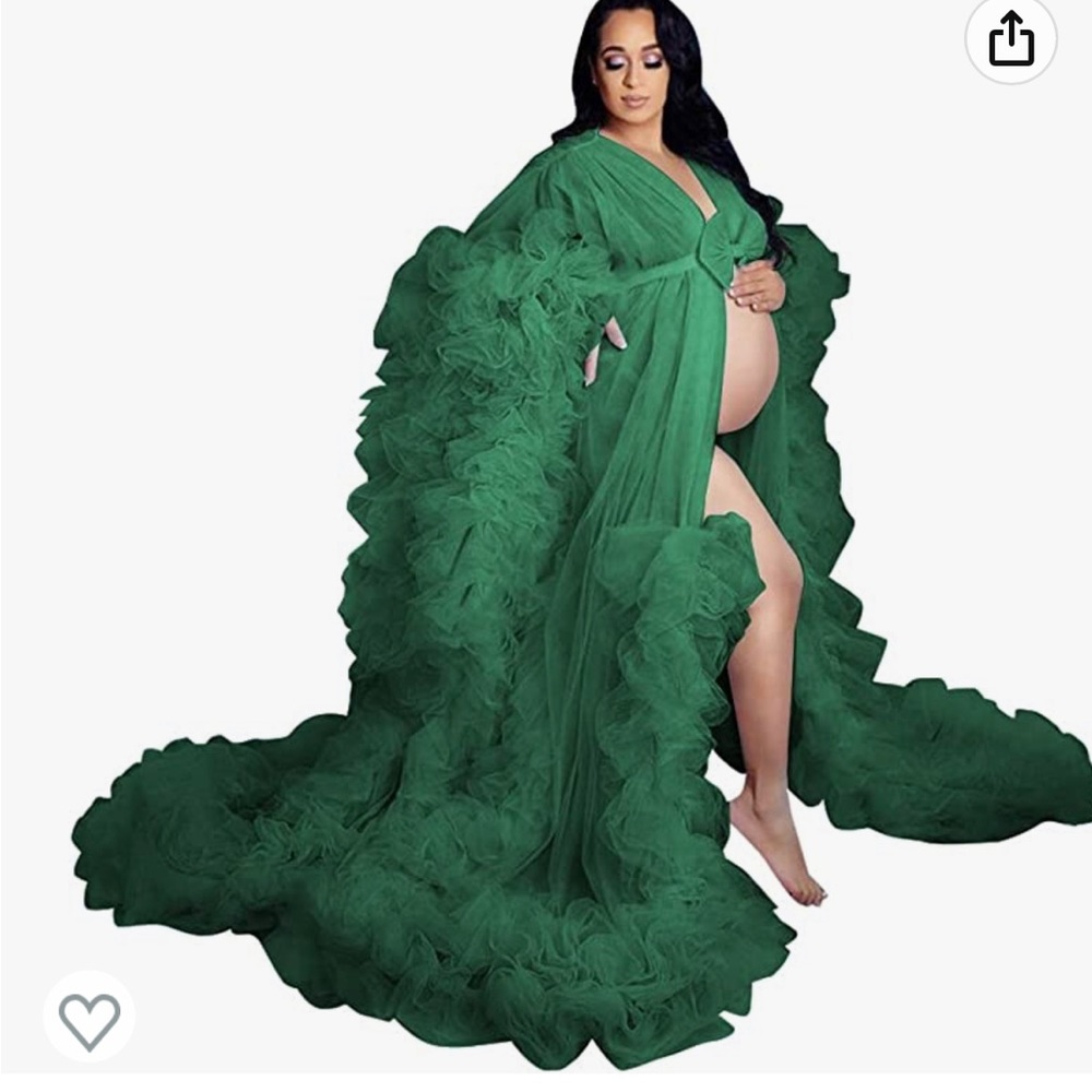 Beautiful dress for pregnancy photoshoot! Used only once